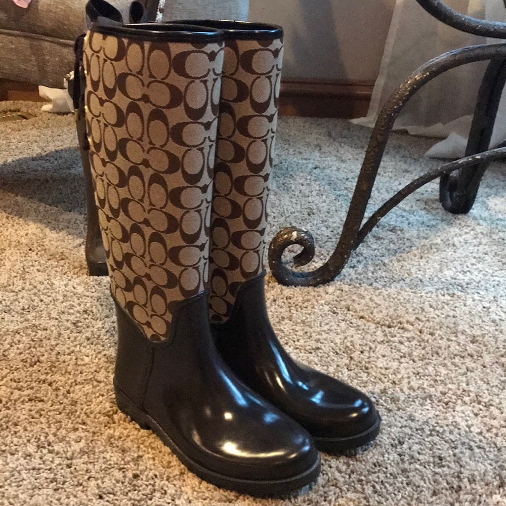 Adorable Coach rain boots slightly worn!🌧💦